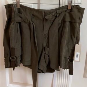 BANANA REPUBLIC 100% Silk Utility Cargo Short Size 4